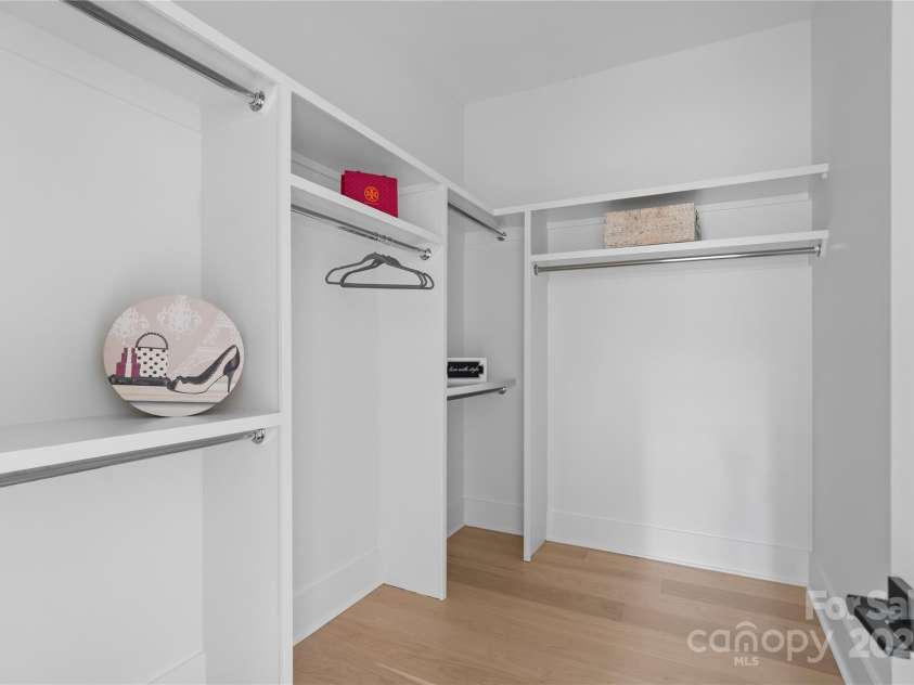 3822 Topsfield Road, Charlotte, NC 28211.  MLS# CAR4316763, YatesRealty ID 29614. 