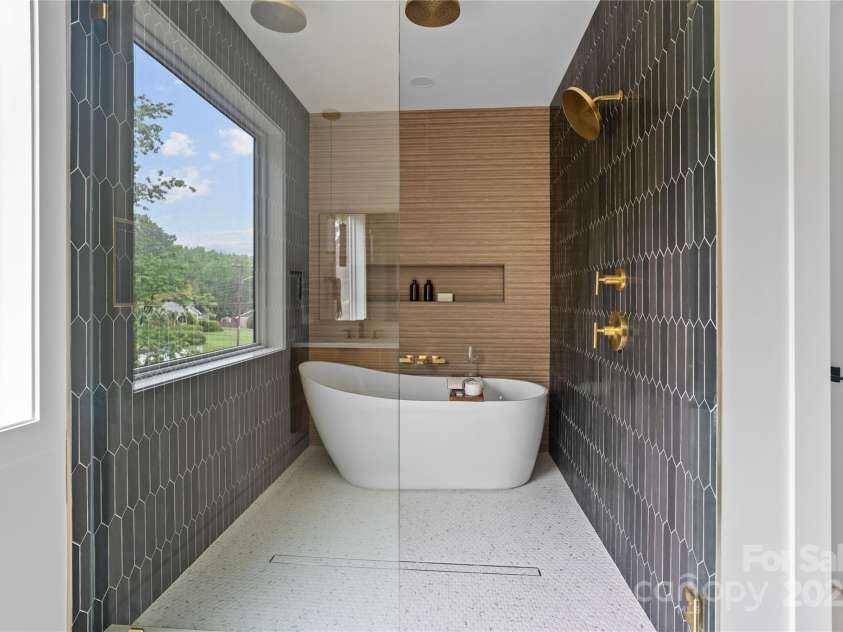 3822 Topsfield Road, Charlotte, NC 28211.  MLS# CAR4316763, YatesRealty ID 29614. 