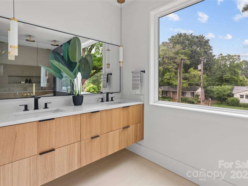 3822 Topsfield Road, Charlotte, NC 28211.  MLS# CAR4316763, YatesRealty ID 29614. 