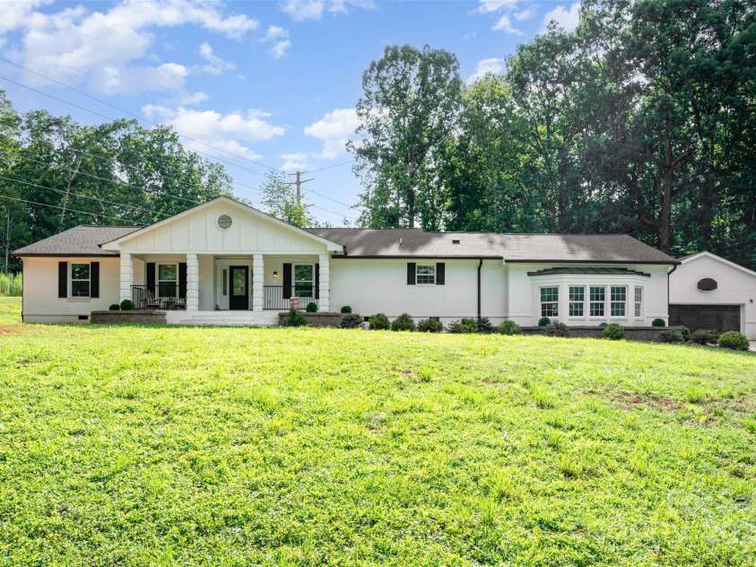 8817 Dogwood Drive, Charlotte, NC 28215.  MLS# CAR4285179, YatesRealty ID 29617. 