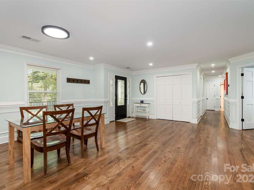 8817 Dogwood Drive, Charlotte, NC 28215.  MLS# CAR4285179, YatesRealty ID 29617. 