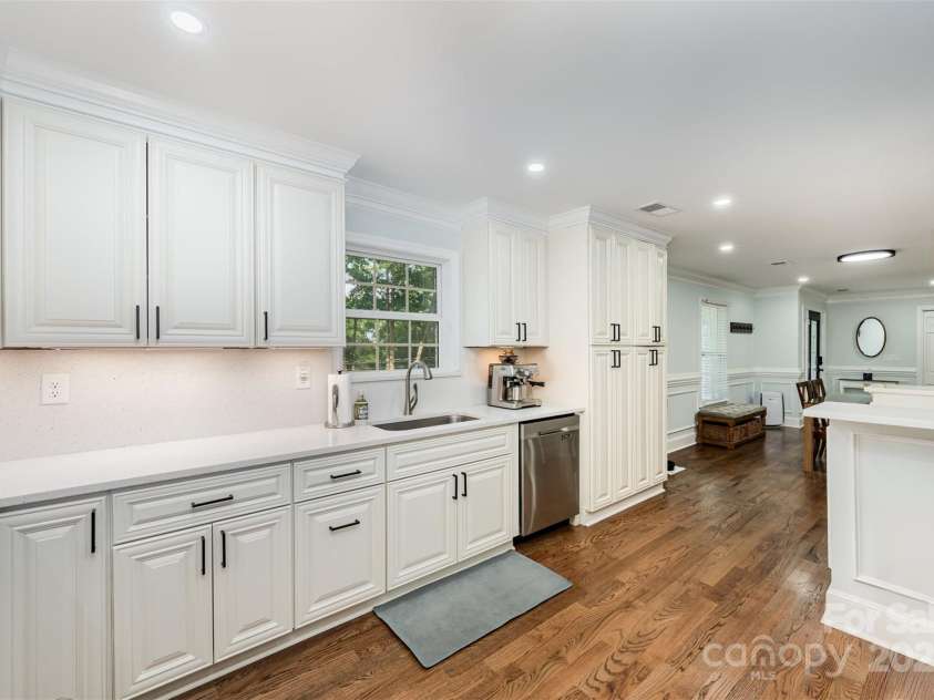 8817 Dogwood Drive, Charlotte, NC 28215.  MLS# CAR4285179, YatesRealty ID 29617. 