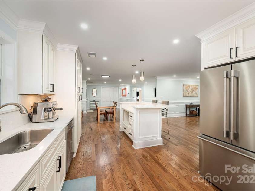 8817 Dogwood Drive, Charlotte, NC 28215.  MLS# CAR4285179, YatesRealty ID 29617. 