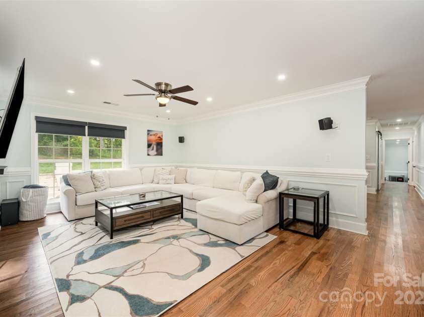 8817 Dogwood Drive, Charlotte, NC 28215.  MLS# CAR4285179, YatesRealty ID 29617. 