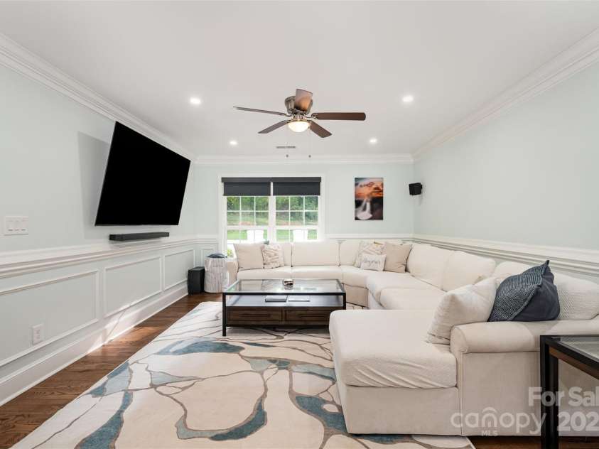 8817 Dogwood Drive, Charlotte, NC 28215.  MLS# CAR4285179, YatesRealty ID 29617. 