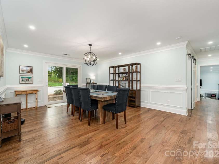 8817 Dogwood Drive, Charlotte, NC 28215.  MLS# CAR4285179, YatesRealty ID 29617. 