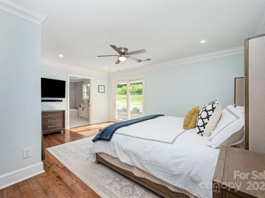 8817 Dogwood Drive, Charlotte, NC 28215.  MLS# CAR4285179, YatesRealty ID 29617. 