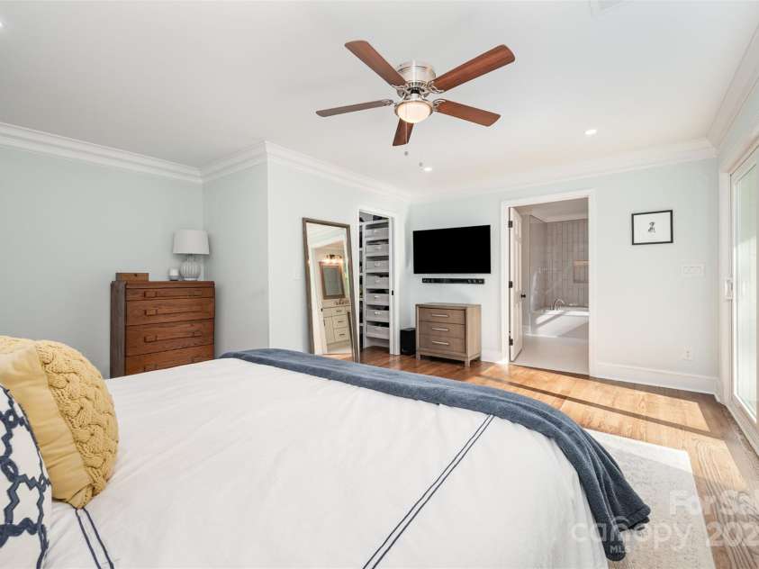 8817 Dogwood Drive, Charlotte, NC 28215.  MLS# CAR4285179, YatesRealty ID 29617. 