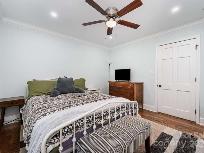 8817 Dogwood Drive, Charlotte, NC 28215.  MLS# CAR4285179, YatesRealty ID 29617. 