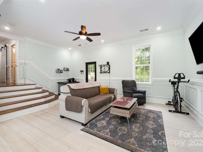 8817 Dogwood Drive, Charlotte, NC 28215.  MLS# CAR4285179, YatesRealty ID 29617. 