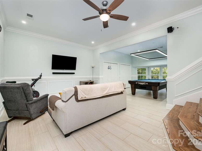 8817 Dogwood Drive, Charlotte, NC 28215.  MLS# CAR4285179, YatesRealty ID 29617. 