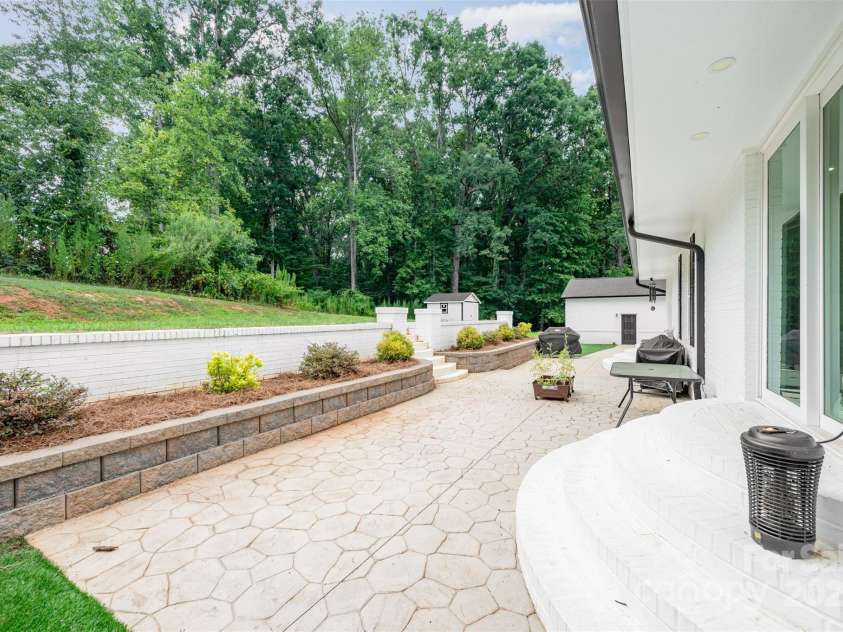 8817 Dogwood Drive, Charlotte, NC 28215.  MLS# CAR4285179, YatesRealty ID 29617. 