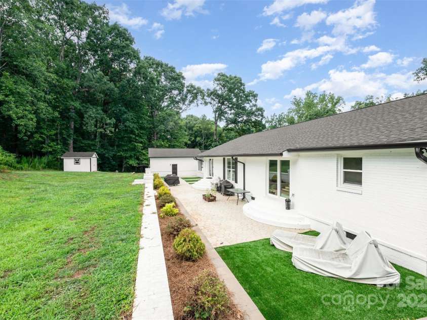 8817 Dogwood Drive, Charlotte, NC 28215.  MLS# CAR4285179, YatesRealty ID 29617. 