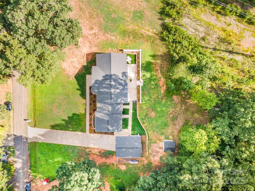 8817 Dogwood Drive, Charlotte, NC 28215.  MLS# CAR4285179, YatesRealty ID 29617. 