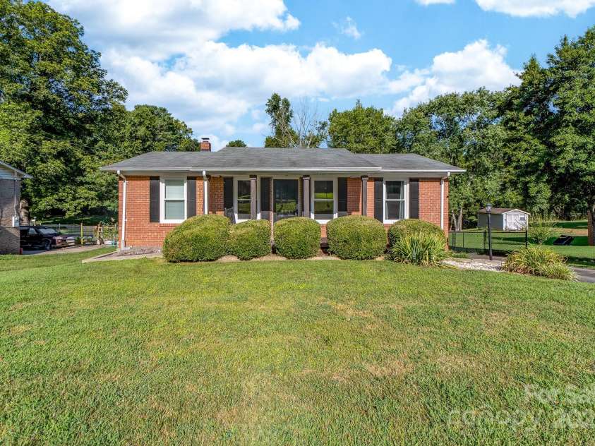 804 Tryon Street, Shelby, NC 28150.  MLS# CAR4280112, YatesRealty ID 29618. 