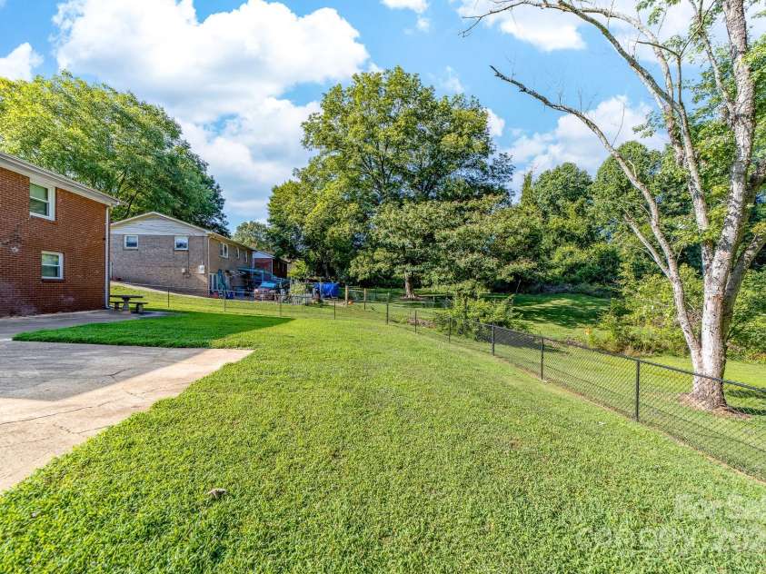 804 Tryon Street, Shelby, NC 28150.  MLS# CAR4280112, YatesRealty ID 29618. 