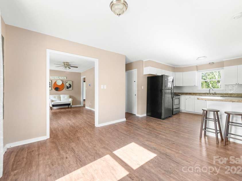 804 Tryon Street, Shelby, NC 28150.  MLS# CAR4280112, YatesRealty ID 29618. 