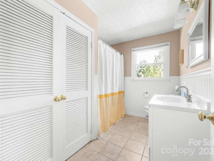 804 Tryon Street, Shelby, NC 28150.  MLS# CAR4280112, YatesRealty ID 29618. 