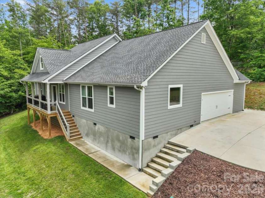 36 Cherry Ridge Lane, Weaverville, NC 28787.  MLS# CAR4385197, YatesRealty ID 29619. 