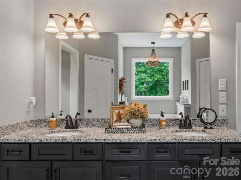 36 Cherry Ridge Lane, Weaverville, NC 28787.  MLS# CAR4385197, YatesRealty ID 29619. Primary bath 