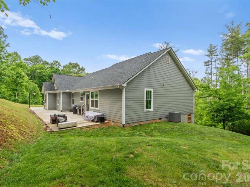 36 Cherry Ridge Lane, Weaverville, NC 28787.  MLS# CAR4385197, YatesRealty ID 29619. Side yard and back patio