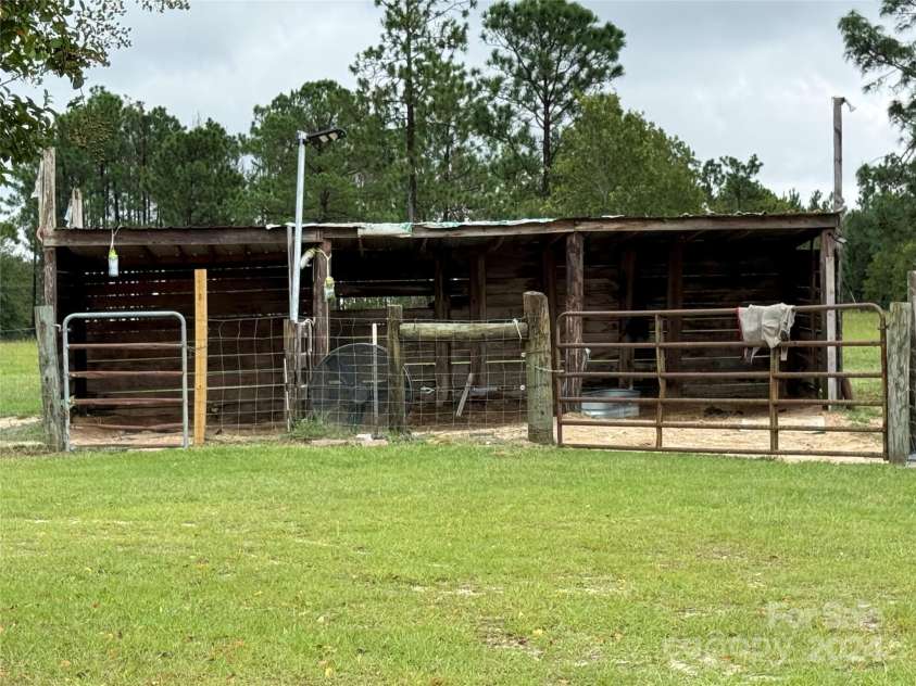 18048 Hwy 1 Road, Hartsville, SC 29550.  MLS# CAR4185286, YatesRealty ID 2962. 