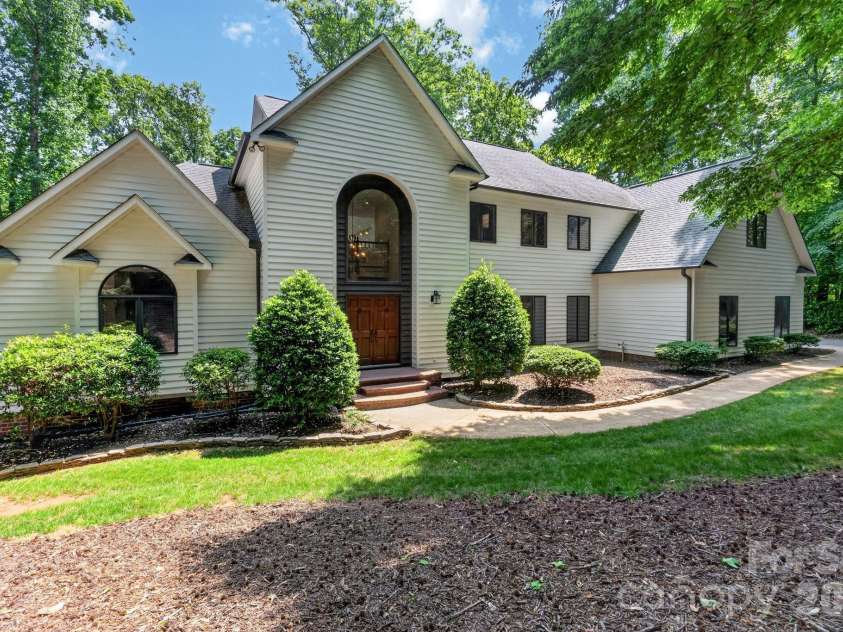 19315 Callaway Hills Lane, Davidson, NC 28036.  MLS# CAR4388298, YatesRealty ID 29620. Front Exterior