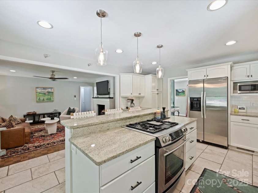 6334 Fair Valley Drive, Charlotte, NC 28226.  MLS# CAR4281662, YatesRealty ID 29620. 