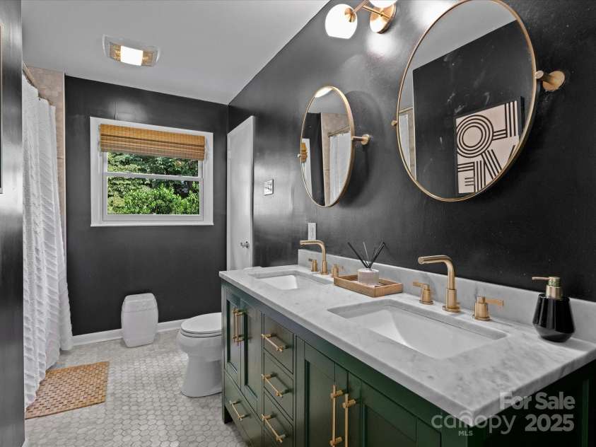 6334 Fair Valley Drive, Charlotte, NC 28226.  MLS# CAR4281662, YatesRealty ID 29620. 