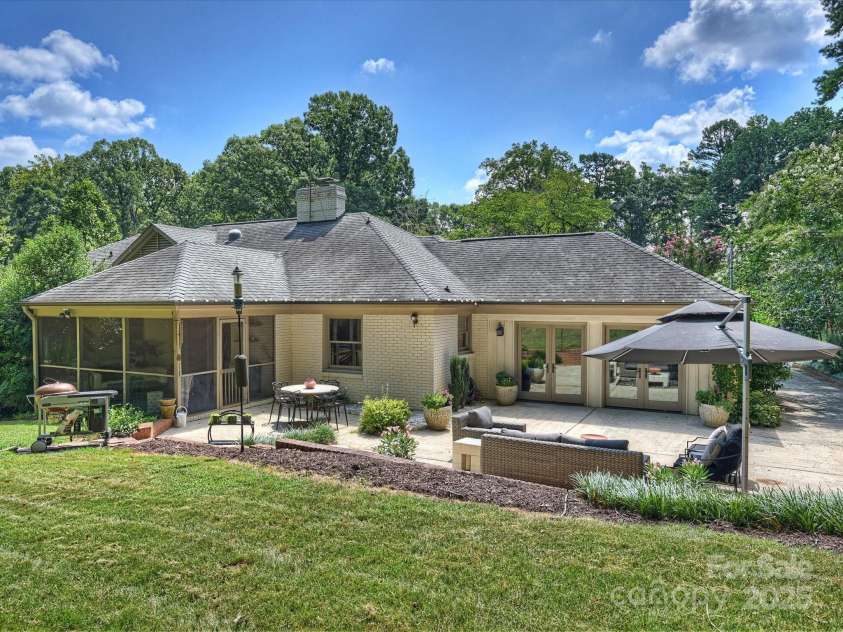 6334 Fair Valley Drive, Charlotte, NC 28226.  MLS# CAR4281662, YatesRealty ID 29620. 