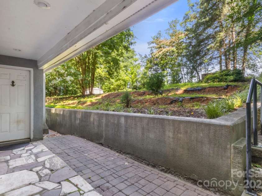 7645 Buckland Road, Charlotte, NC 28278.  MLS# CAR4275011, YatesRealty ID 29621. 