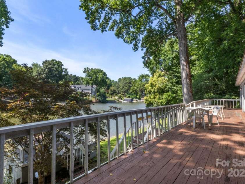 7645 Buckland Road, Charlotte, NC 28278.  MLS# CAR4275011, YatesRealty ID 29621. 