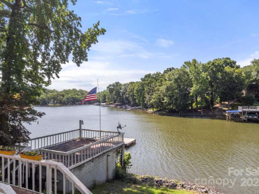 7645 Buckland Road, Charlotte, NC 28278.  MLS# CAR4275011, YatesRealty ID 29621. 