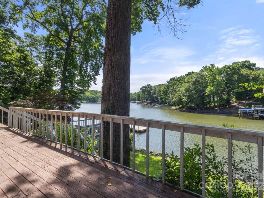 7645 Buckland Road, Charlotte, NC 28278.  MLS# CAR4275011, YatesRealty ID 29621. 