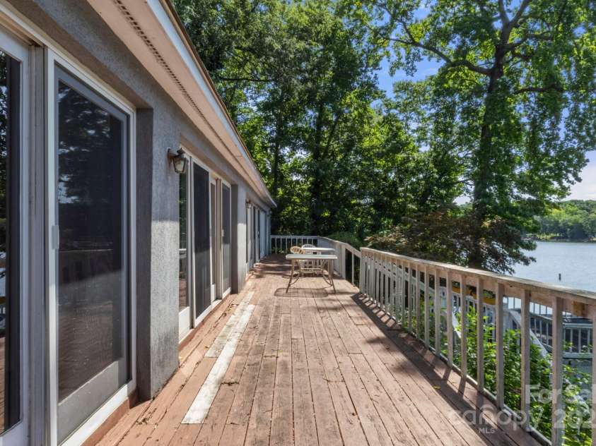 7645 Buckland Road, Charlotte, NC 28278.  MLS# CAR4275011, YatesRealty ID 29621. 