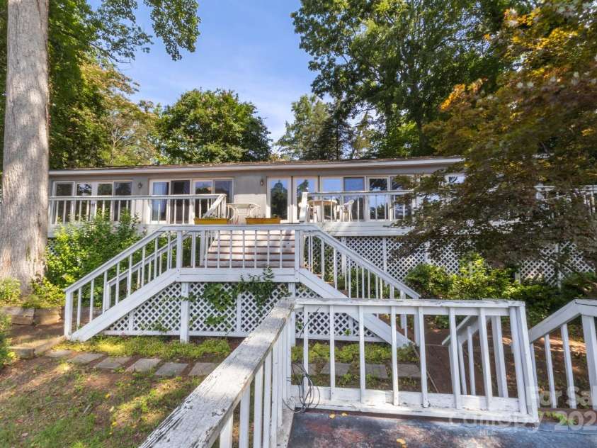 7645 Buckland Road, Charlotte, NC 28278.  MLS# CAR4275011, YatesRealty ID 29621. 