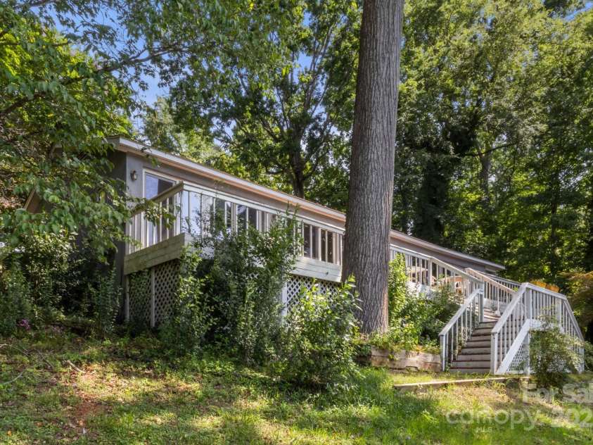 7645 Buckland Road, Charlotte, NC 28278.  MLS# CAR4275011, YatesRealty ID 29621. 