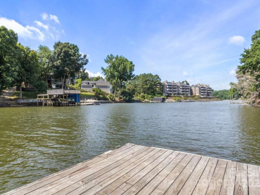 7645 Buckland Road, Charlotte, NC 28278.  MLS# CAR4275011, YatesRealty ID 29621. 