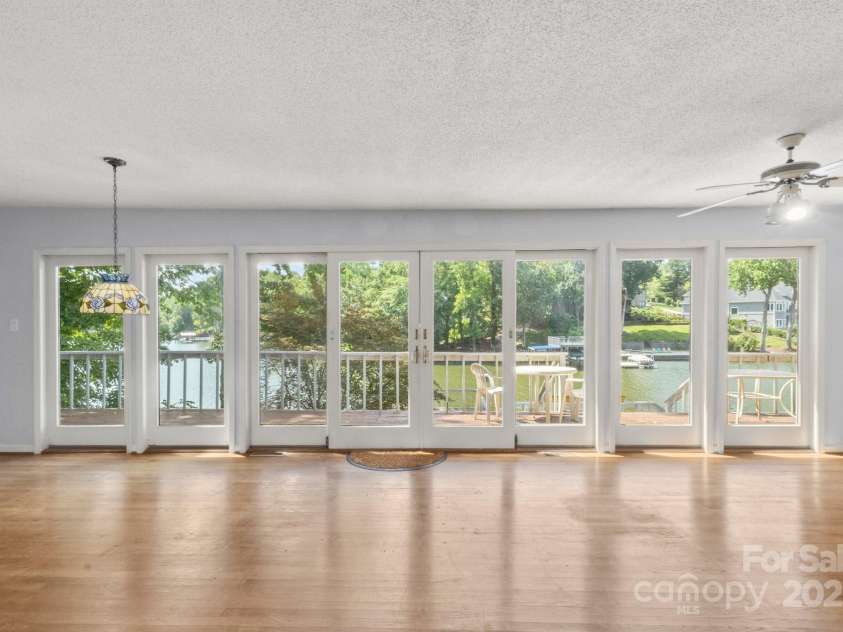 7645 Buckland Road, Charlotte, NC 28278.  MLS# CAR4275011, YatesRealty ID 29621. 
