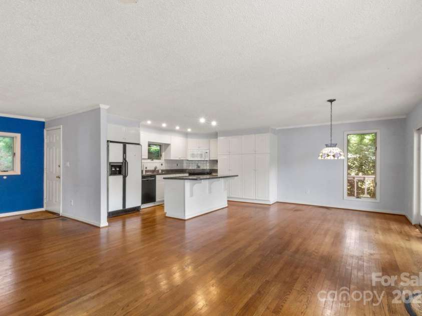 7645 Buckland Road, Charlotte, NC 28278.  MLS# CAR4275011, YatesRealty ID 29621. 