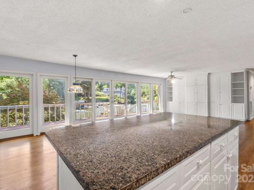 7645 Buckland Road, Charlotte, NC 28278.  MLS# CAR4275011, YatesRealty ID 29621. 