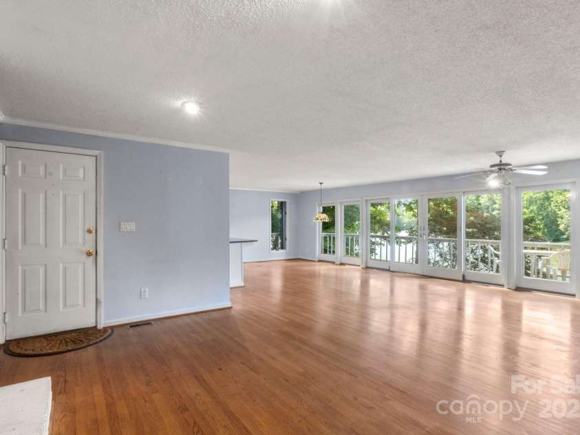7645 Buckland Road, Charlotte, NC 28278.  MLS# CAR4275011, YatesRealty ID 29621. 