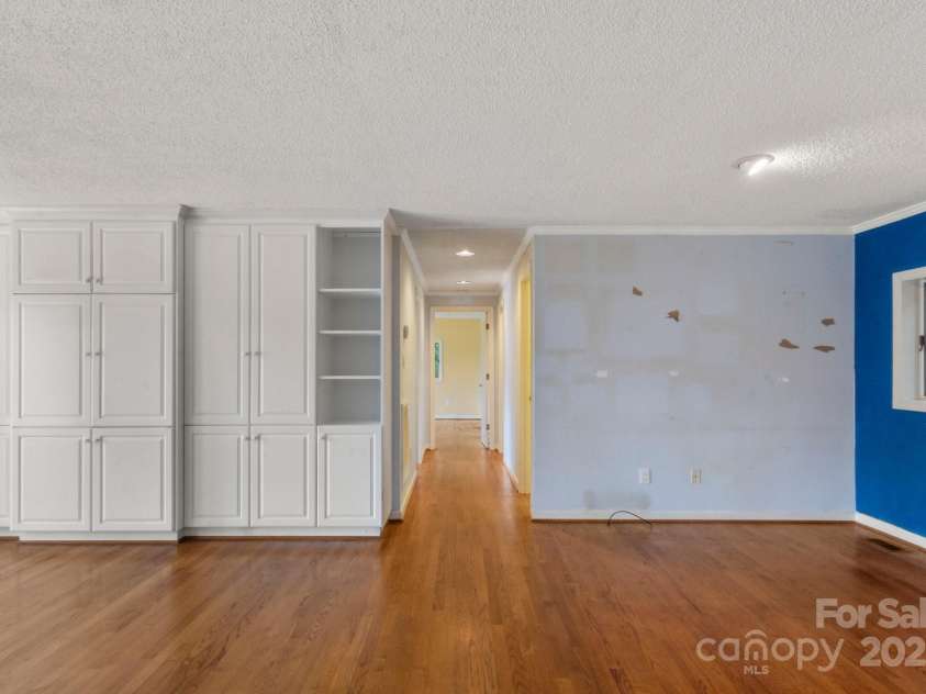 7645 Buckland Road, Charlotte, NC 28278.  MLS# CAR4275011, YatesRealty ID 29621. 