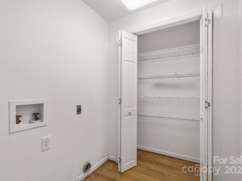 7645 Buckland Road, Charlotte, NC 28278.  MLS# CAR4275011, YatesRealty ID 29621. 