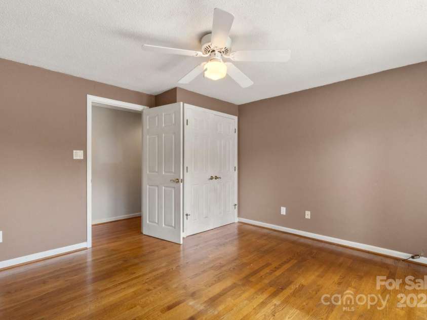 7645 Buckland Road, Charlotte, NC 28278.  MLS# CAR4275011, YatesRealty ID 29621. 