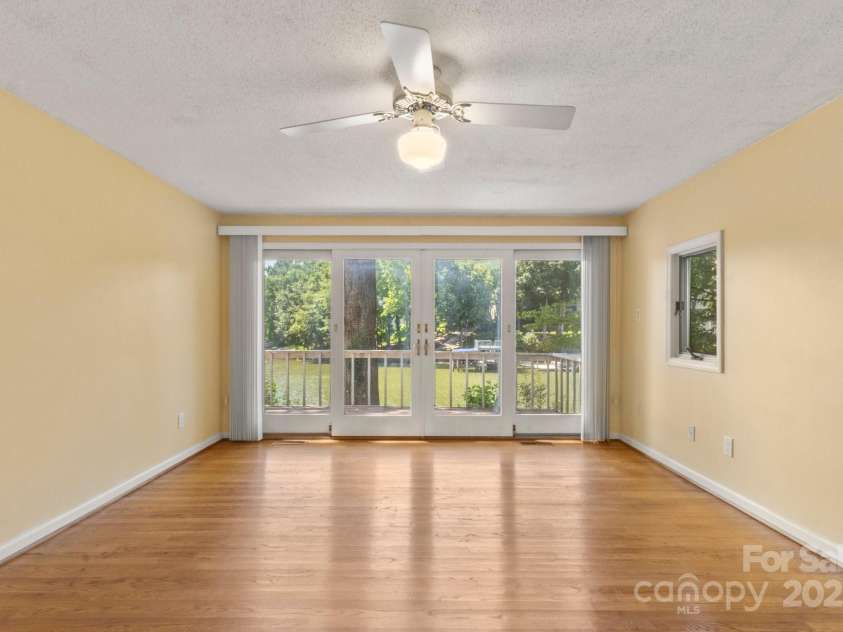 7645 Buckland Road, Charlotte, NC 28278.  MLS# CAR4275011, YatesRealty ID 29621. 