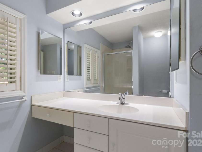 7645 Buckland Road, Charlotte, NC 28278.  MLS# CAR4275011, YatesRealty ID 29621. 