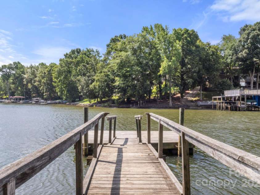 7645 Buckland Road, Charlotte, NC 28278.  MLS# CAR4275011, YatesRealty ID 29621. Deep water dock located in a safe no wake zone