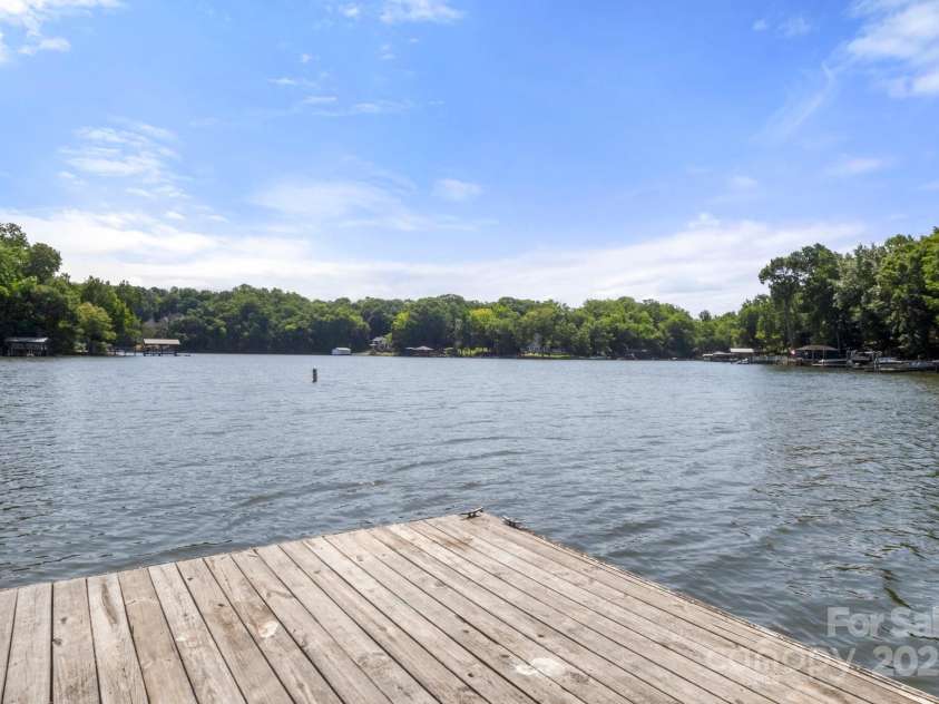 7645 Buckland Road, Charlotte, NC 28278.  MLS# CAR4275011, YatesRealty ID 29621. Deep water dock located in a safe no wake zone