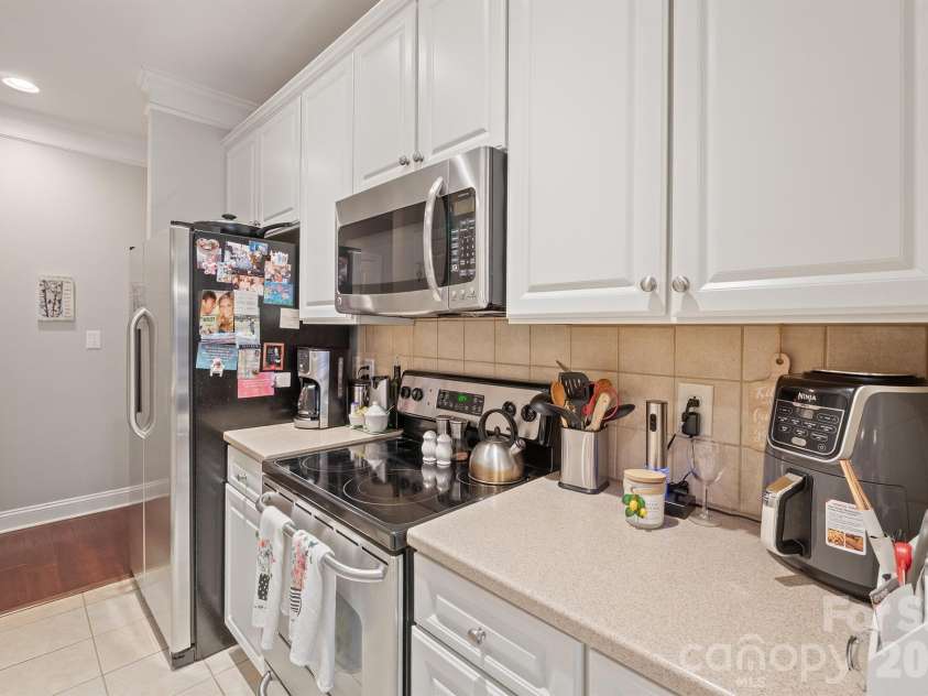 8829 Legacy Lake Lane, Charlotte, NC 28269.  MLS# CAR4385979, YatesRealty ID 29621. Kitchen